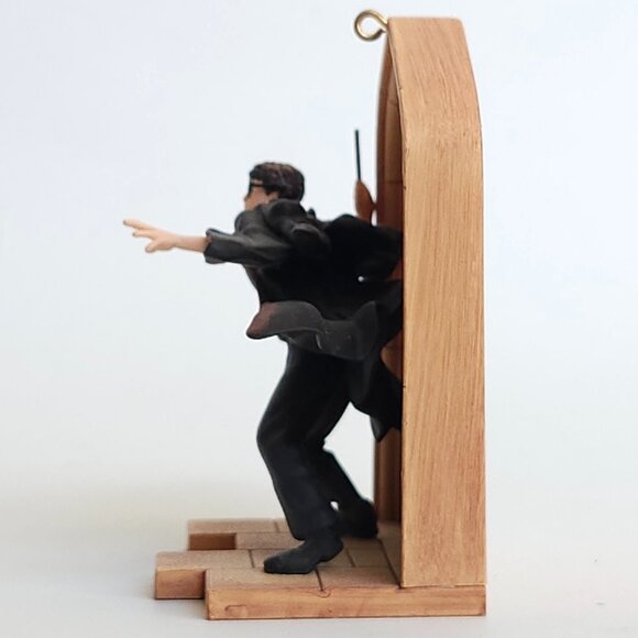 FUN Hallmark Harry Potter Ornament Creeping Along the Corridors 2006 - Picture 2 of 10